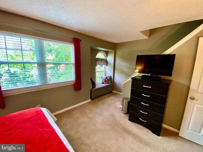 Building Photo - 55 Rampart Dr