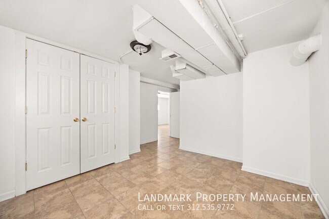 Building Photo - 4144 N Mozart-Garden unit