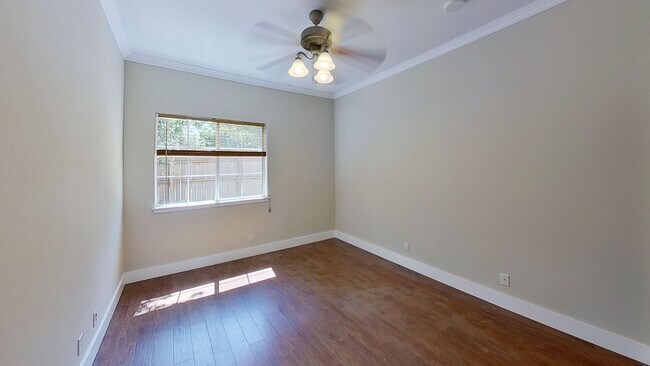 Building Photo - Spectacular and Spacious 4 Bed / 3 Bath Sa...