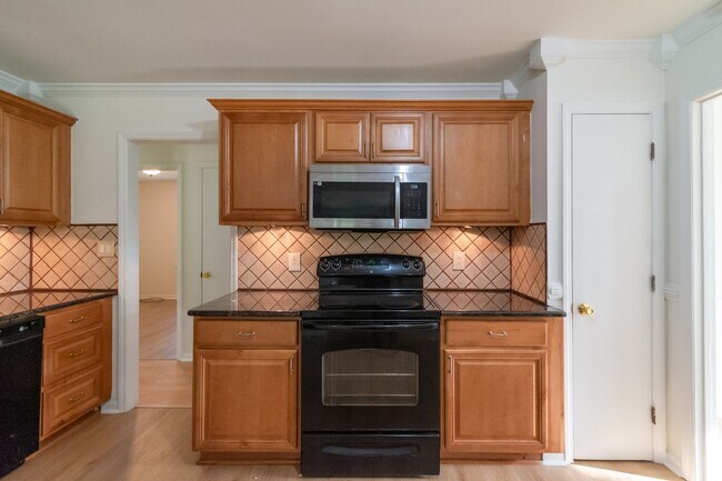 Building Photo - Well maintained ranch home in Charlotte!