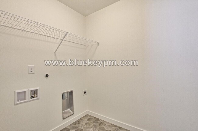 Building Photo - 3 Bed, 2.5 Bath Home in Ridgefield's  McCormick Creek Subdivision