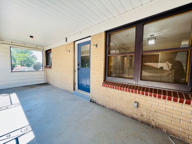 Building Photo - 2875 S Sherman St