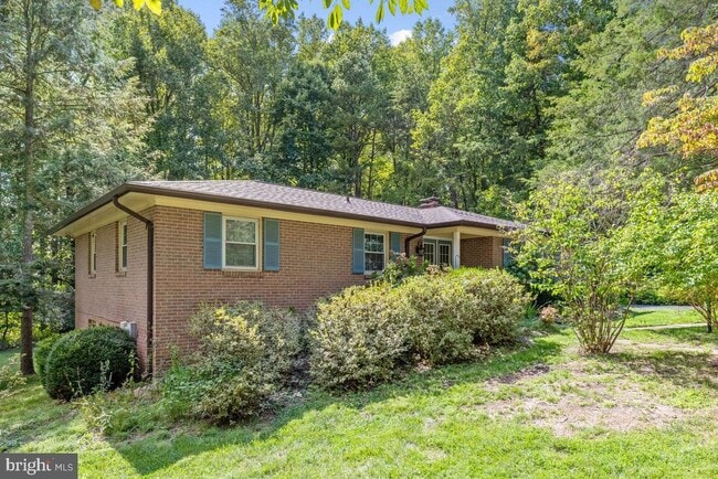 Building Photo - 39225 Foxhill Rd
