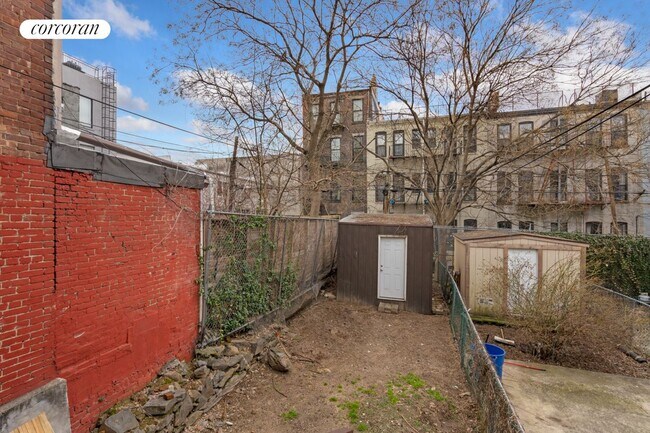 Building Photo - 706 Willoughby Ave