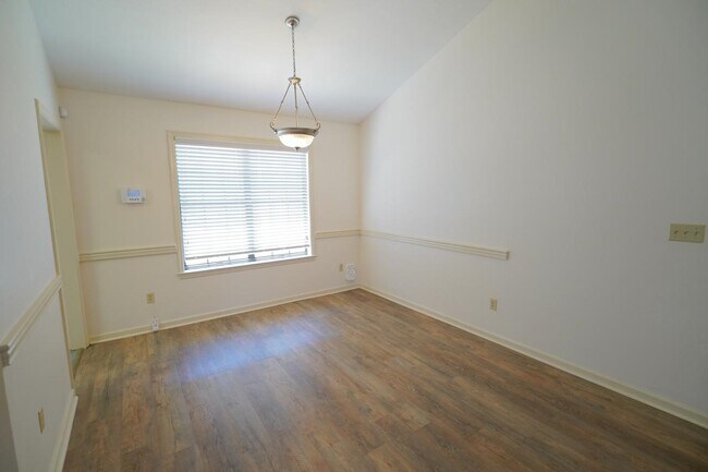 Building Photo - 2605 Yarmouth Ln