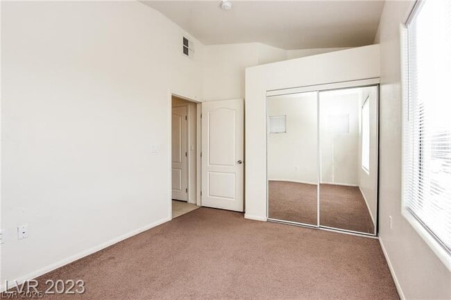 Building Photo - 2305 W Horizon Ridge Pkwy