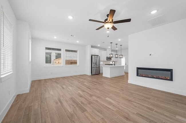 Building Photo - 1308 Shaded Rock Dr