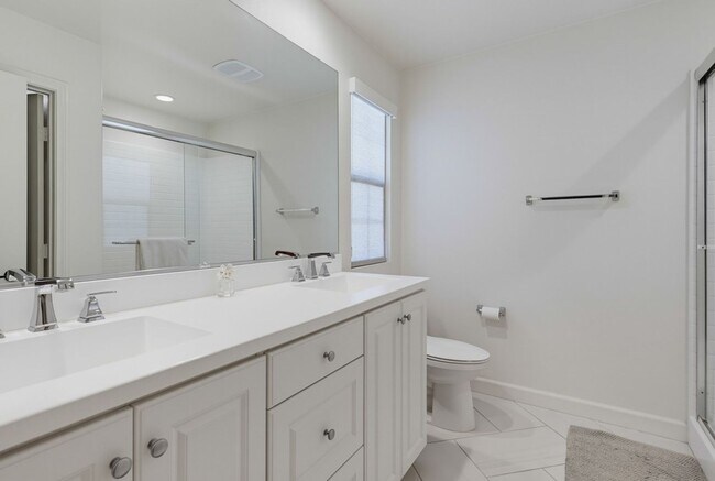 Building Photo - 956 Blackstone Dr