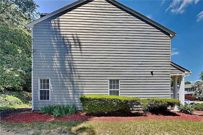 Building Photo - 1045 Winthrope Chase Dr