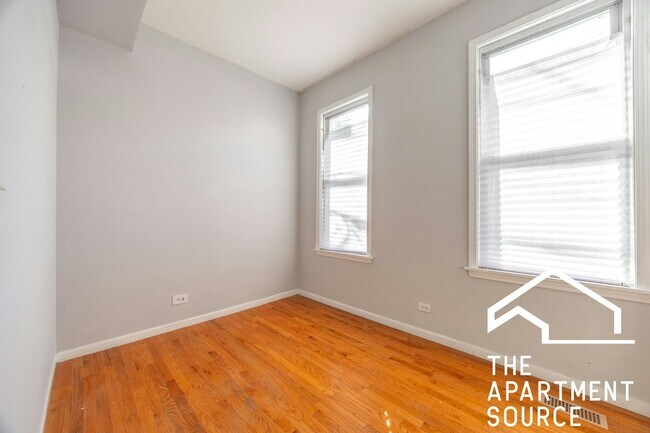 Building Photo - 2416 N Maplewood Ave