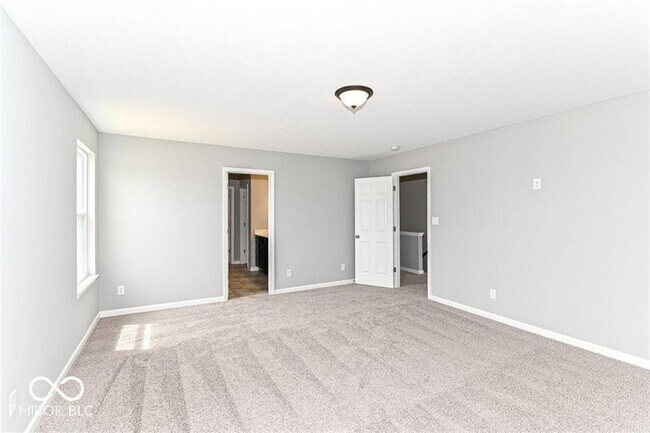 Building Photo - 2165 Davis Dr
