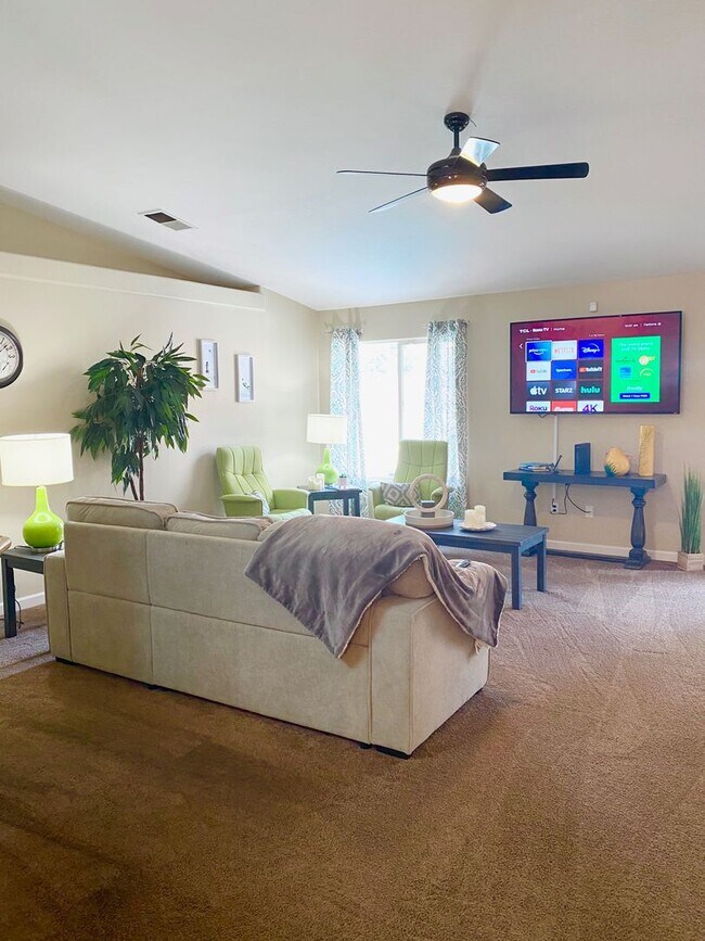 Building Photo - Best Deal in SW Bakersfield. Fully furnished home with a Pool