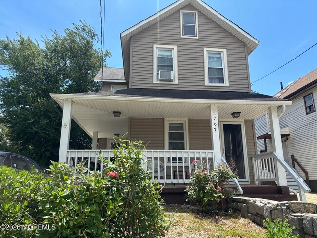 Building Photo - 707 3rd Ave