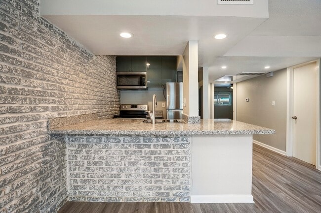 Building Photo - 5343 Richmond Ave.