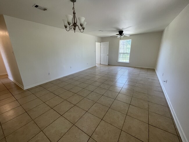 Building Photo - 2429 Octavia Dr