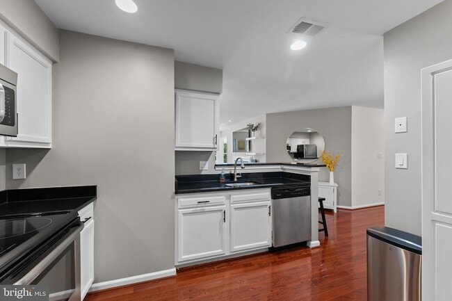 Building Photo - 7501 Ashby Ln