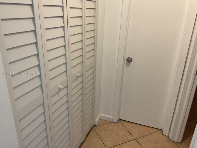 Building Photo - 301 Cambridge Rd