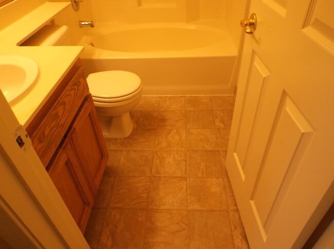 Building Photo - Spacious 3-Bedroom Rental Near Schools & Shopping