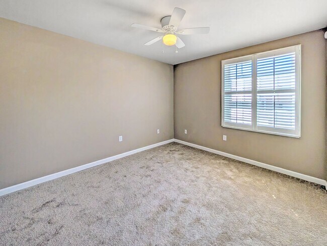 Building Photo - Prime Greenville Location! 3BR Ground Floor Condo in Gated Community