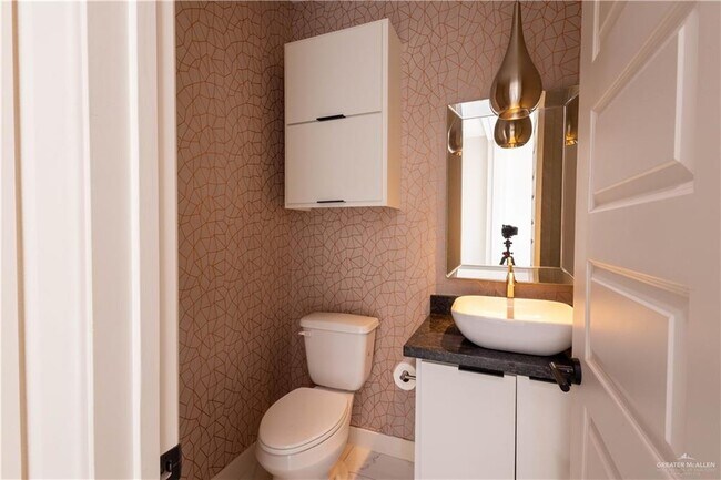 Building Photo - 30 Wisteria Ave