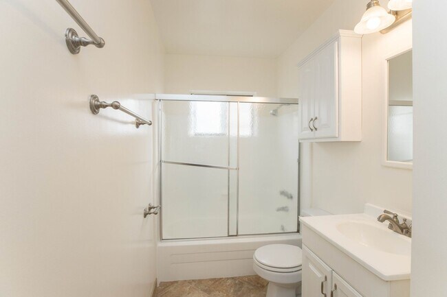 Building Photo - 1336 Centinela Ave