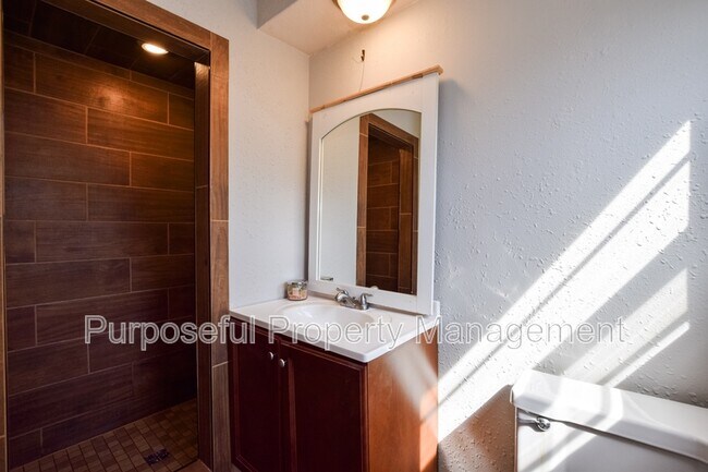 Building Photo - 1208 Cathy Ln