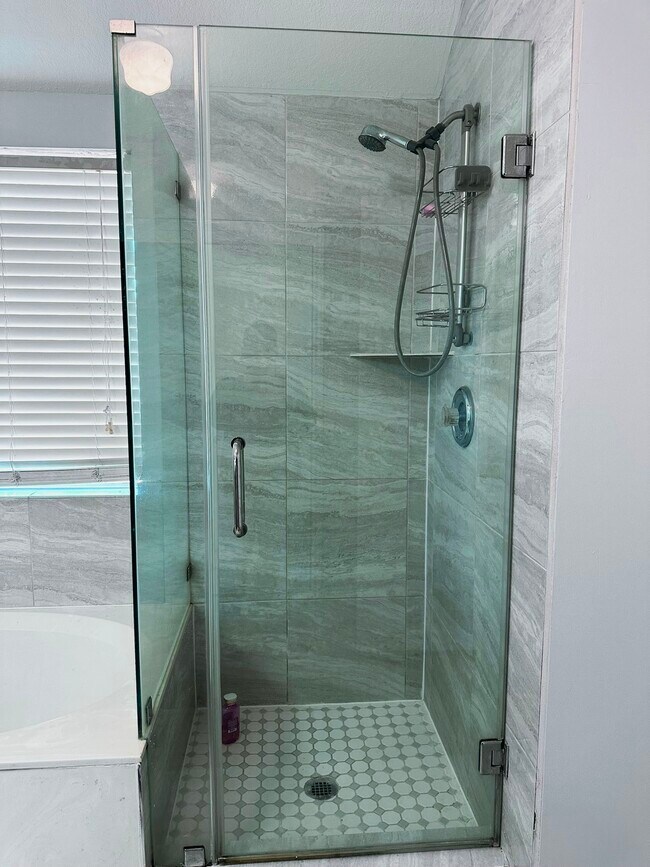 Building Photo - 15522 Baxter Ave