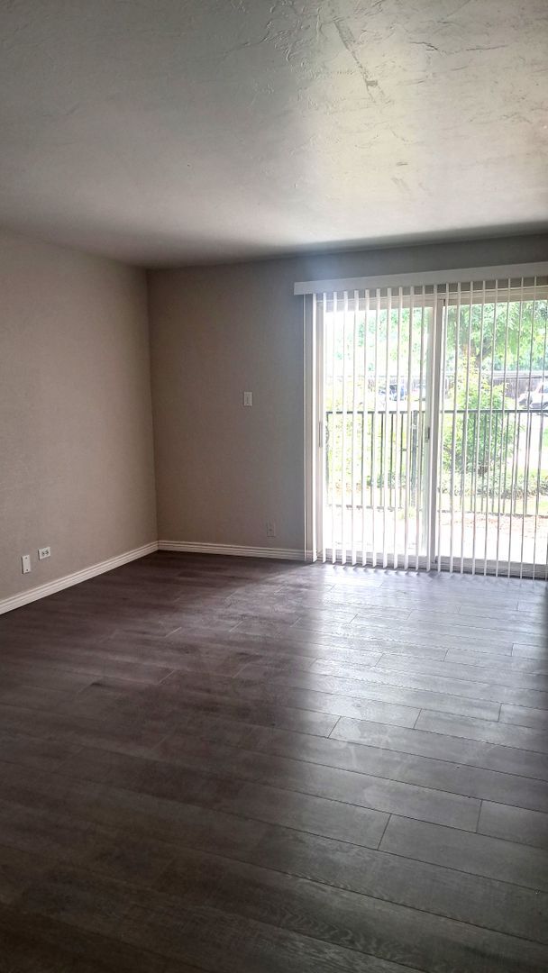 Building Photo - 2375 S Linden Ct