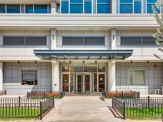 Street entrance - 1629 S Prairie Ave
