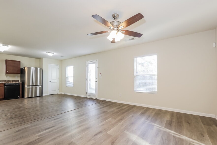 Building Photo - 12026 Quail Dr