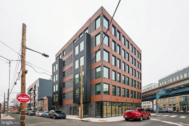 Building Photo - 2000 Dreer St