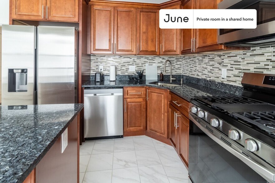 Building Photo - Room in Shared 7 bed/2 bath home