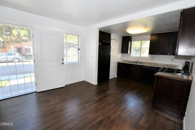 Building Photo - 2604 Sextant Ave