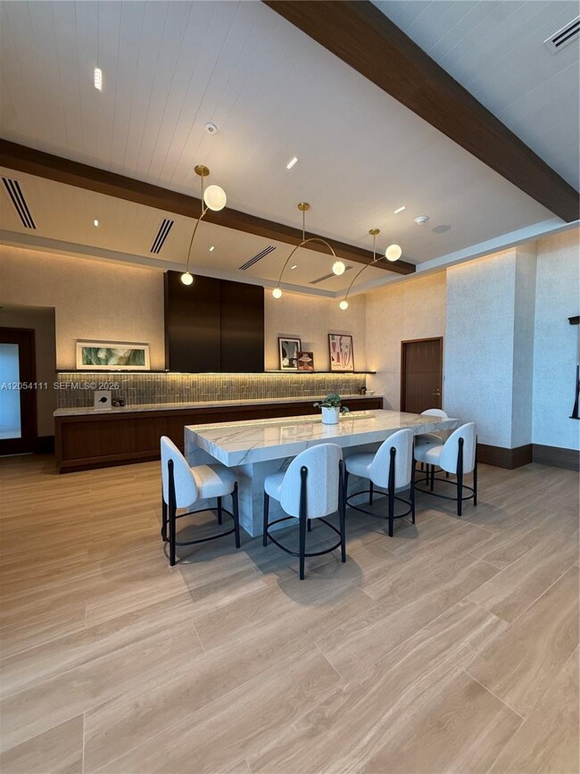 Building Photo - 2411 Laguna Cir