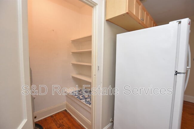 Building Photo - 709 1/2 Park Hill Ave.