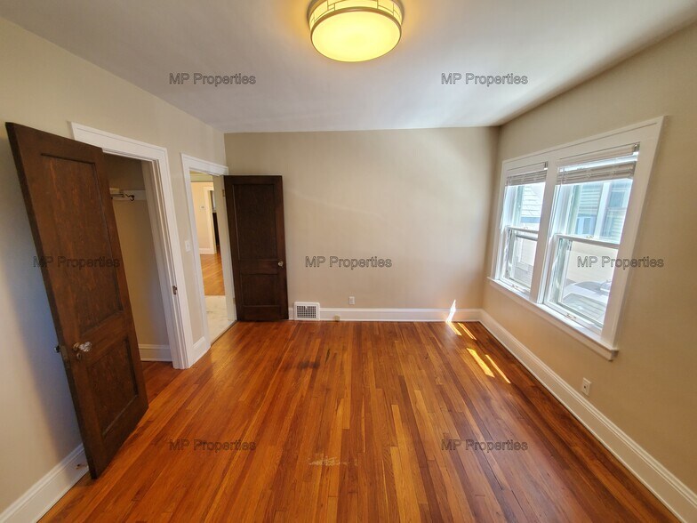 Building Photo - 1302 Hathaway Ave