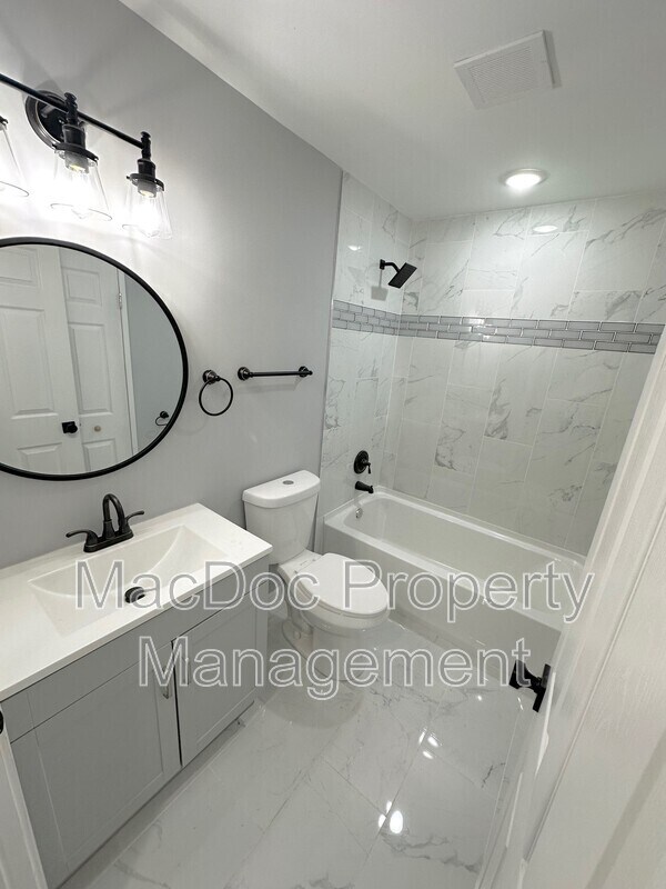 Building Photo - 210 Jett Dr