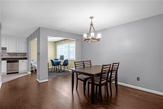 Building Photo - 1468 Briarwood Rd NE
