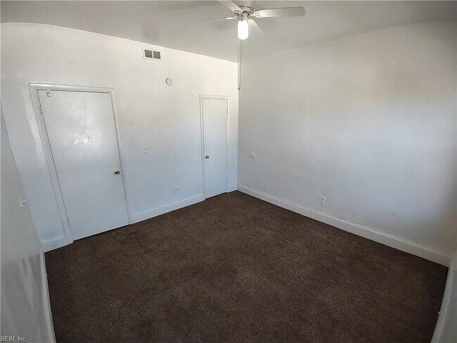 Building Photo - 325 W 31st St
