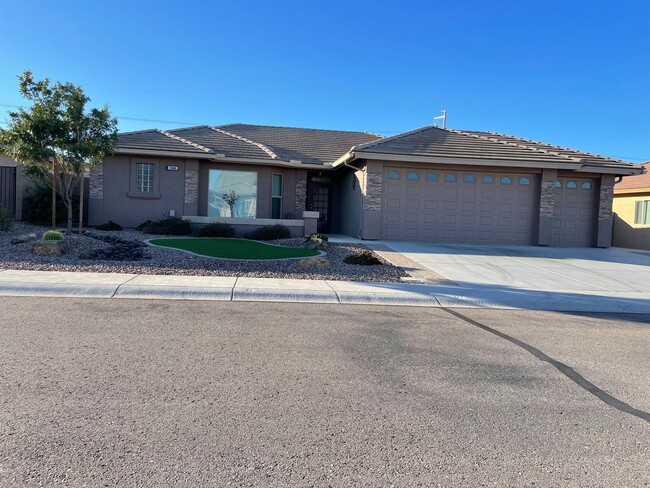 Primary Photo - Mesa 2 Bed 2 Bath Single Story Golf Course...