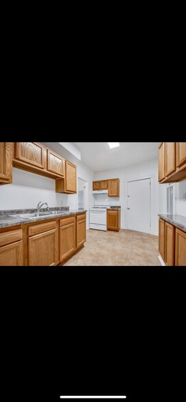 Building Photo - 713 Thomas Ave