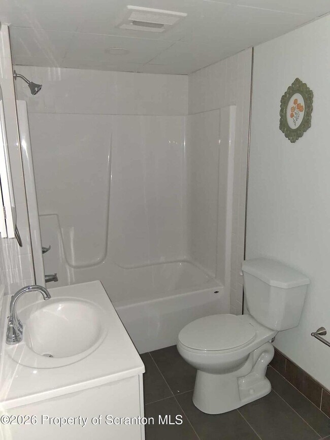 Building Photo - 104 Hill St