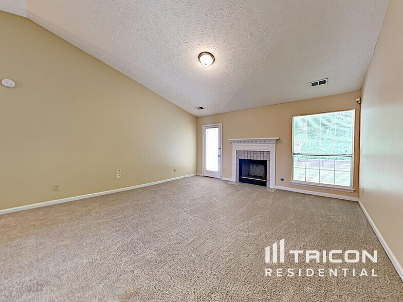 Building Photo - 741 Shore Dr