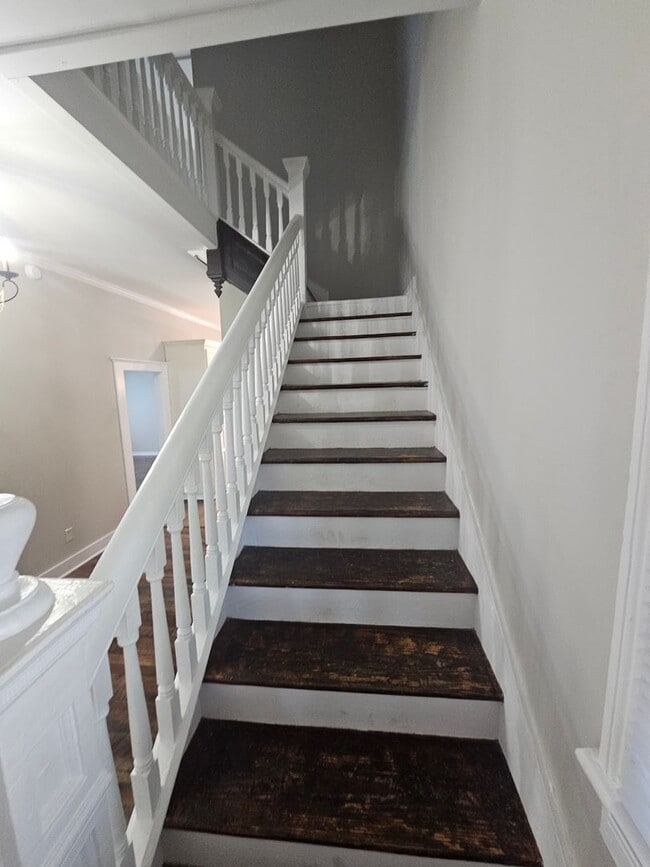 Building Photo - Historic Charm combined with Modern convenience 3 bedroom 2.5 bath spacious home