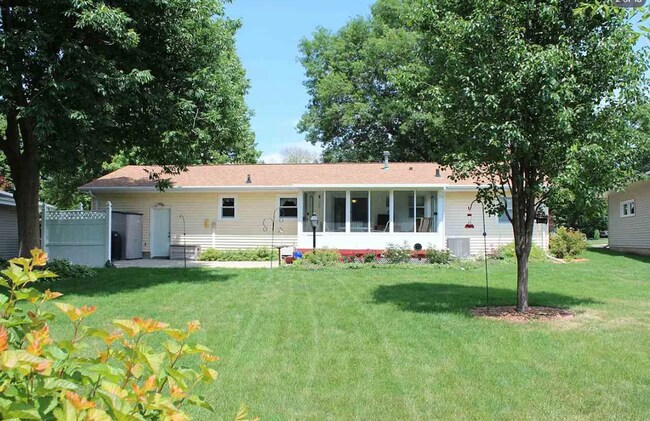 Building Photo - 225 Maryhill Dr