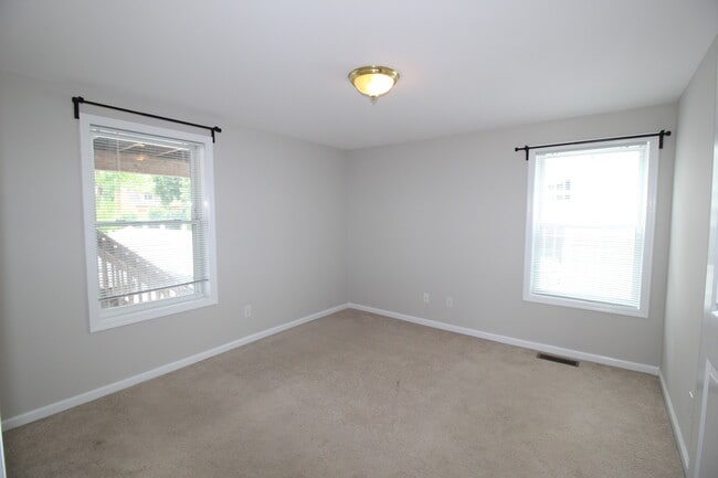 Building Photo - 67 Scofield Ave