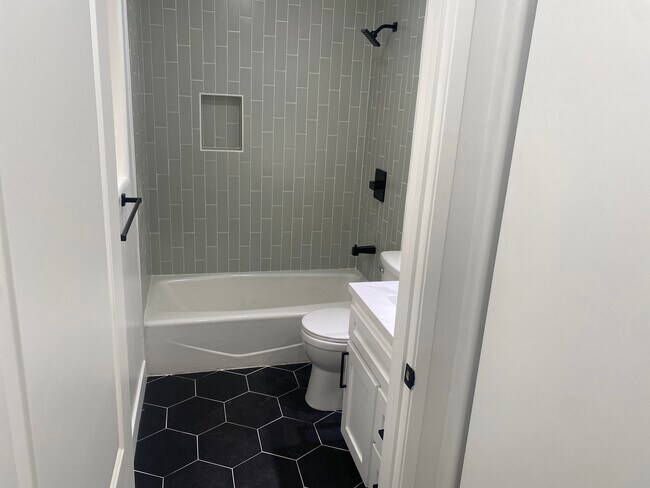 Building Photo - 213 Moonstone St