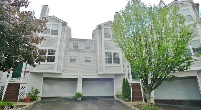 Building Photo - 1310 Grandview Ct
