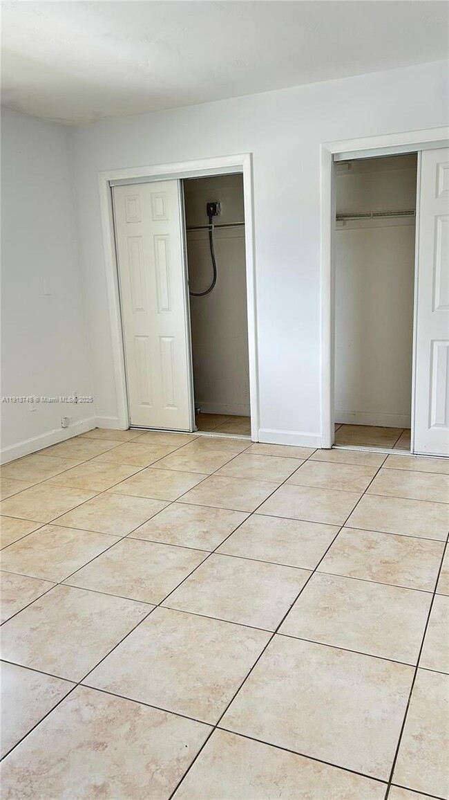 Building Photo - 2121 NE 168th St