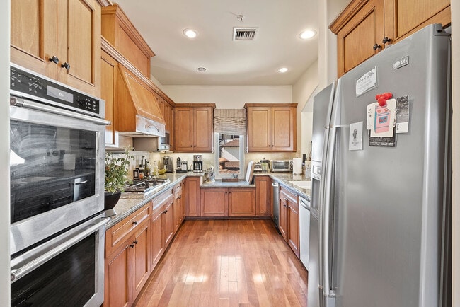 Stainless steel appliances - 108 S El Molino Ave